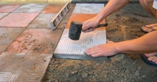 Укладка тротуарной плитки на основание в Новокузнецке в октябре
