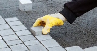 Укладка тротуарной плитки 50 на 50 в Новокузнецке в октябре