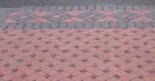Укладка тротуарной плитки на старое бетонное основание в Новокузнецке в октябре