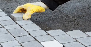 Укладка брусчатки в Новокузнецке - цена от 822 руб. за м2 | ТротуарнаяПлитка
