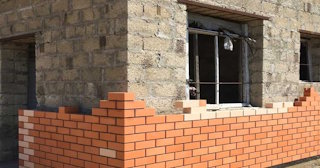 Профессиональная облицовка цоколя дома в Новокузнецке в октябре
